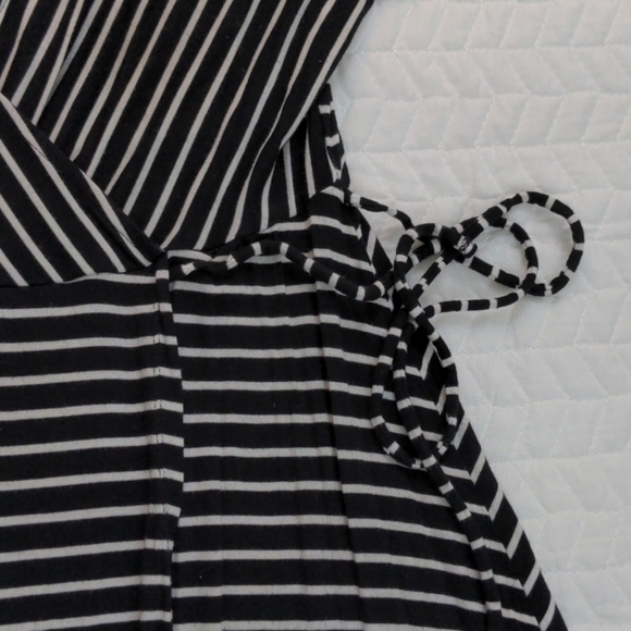 Motherhood Maternity Dress Medium EUC - Picture 3 of 4